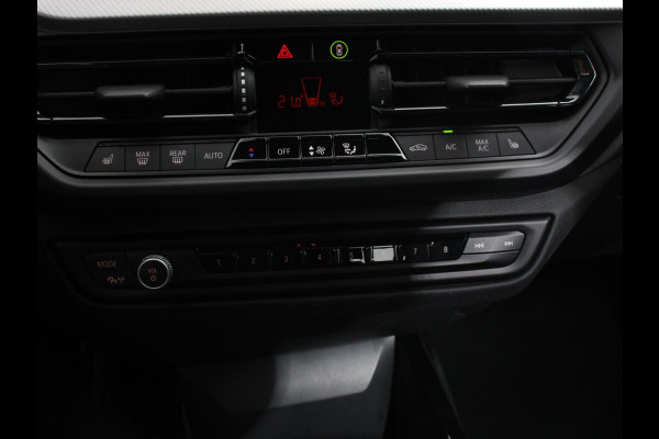 BMW 1-serie 118i M-Sport Climate Control Cruise control Stoelverwarming LED Parkeersensoren Apple carplay / Andriod auto Navigatie