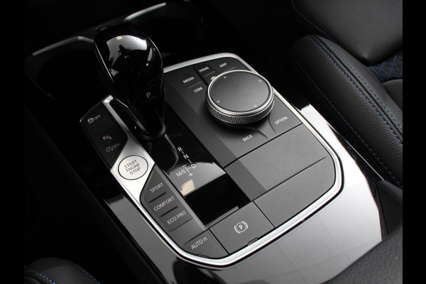 BMW 1-serie 118i M-Sport Climate Control Cruise control Stoelverwarming LED Parkeersensoren Apple carplay / Andriod auto Navigatie