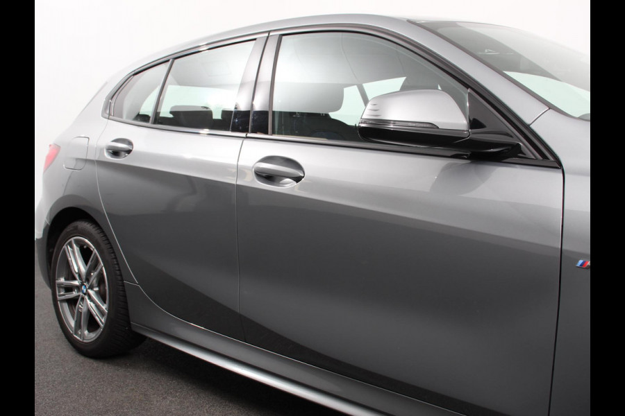 BMW 1-serie 118i M-Sport Climate Control Cruise control Stoelverwarming LED Parkeersensoren Apple carplay / Andriod auto Navigatie