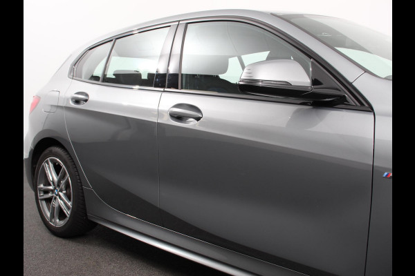 BMW 1-serie 118i M-Sport Climate Control Cruise control Stoelverwarming LED Parkeersensoren Apple carplay / Andriod auto Navigatie