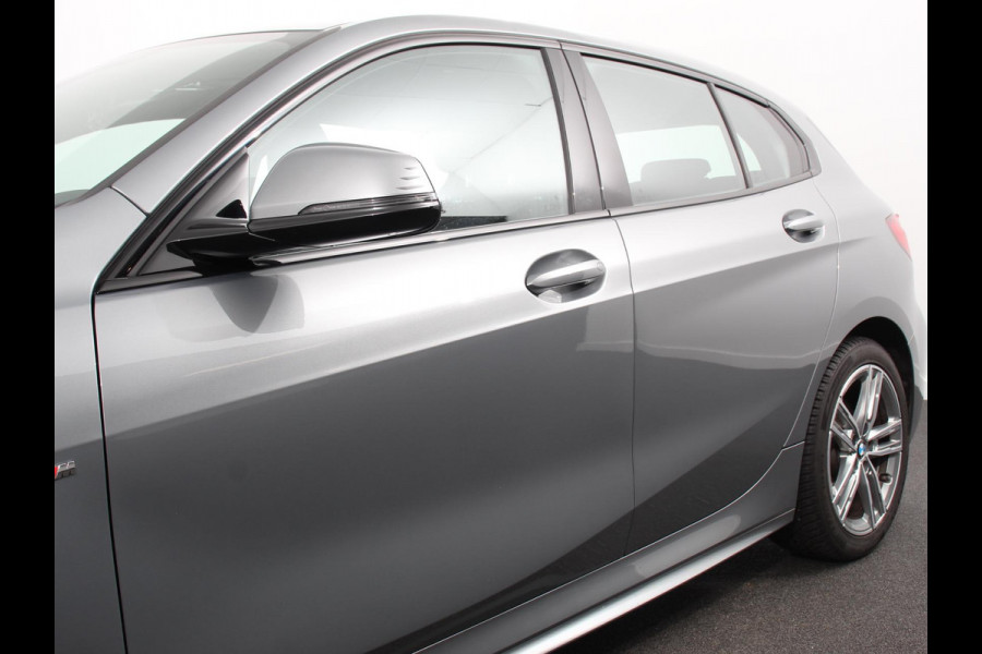 BMW 1-serie 118i M-Sport Climate Control Cruise control Stoelverwarming LED Parkeersensoren Apple carplay / Andriod auto Navigatie