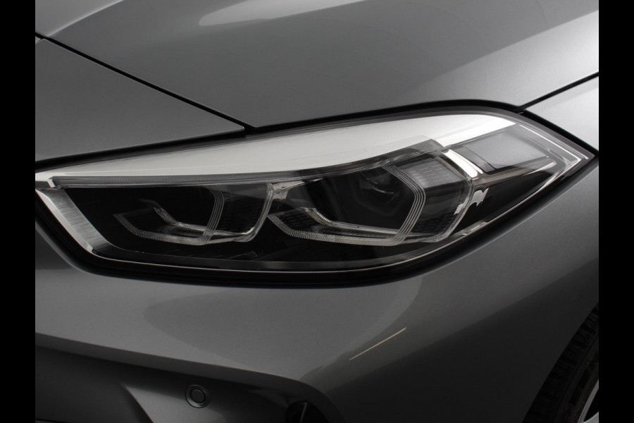 BMW 1-serie 118i M-Sport Climate Control Cruise control Stoelverwarming LED Parkeersensoren Apple carplay / Andriod auto Navigatie