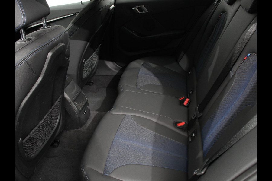 BMW 1-serie 118i M-Sport Climate Control Cruise control Stoelverwarming LED Parkeersensoren Apple carplay / Andriod auto Navigatie