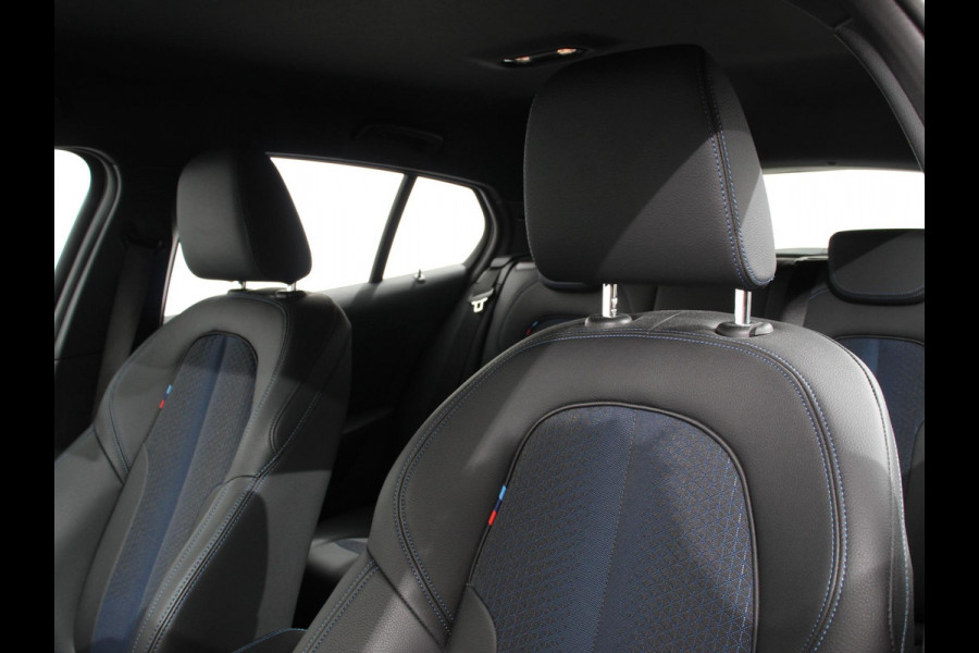 BMW 1-serie 118i M-Sport Climate Control Cruise control Stoelverwarming LED Parkeersensoren Apple carplay / Andriod auto Navigatie