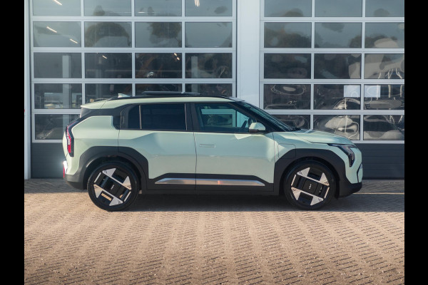 Kia EV3 Plus Advanced 81.4 kWh | Uit voorraad, dus snel rijden | 600km Rijbereik | Navi | 19" | Adapt. Cruise | Clima | Schuif/Kanteldak | Stoel&Stuurverw. | Priv Glass | BSM | Harman Kardon Kia EV3 Plus Advanced 81.4 kWh | Uit voorraad, dus snel rijden | 600km Rijbereik | Navi | 19" | Adapt. Cruise | Clima | Schuif/Kanteldak | Stoel&Stuurverw. | Priv Glass | BSM | Harman Kardon
