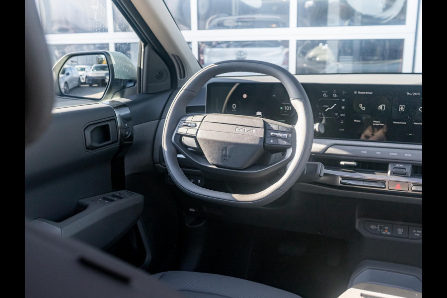 Kia EV3 Plus Advanced 81.4 kWh | Uit voorraad, dus snel rijden | 600km Rijbereik | Navi | 19" | Adapt. Cruise | Clima | Schuif/Kanteldak | Stoel&Stuurverw. | Priv Glass | BSM | Harman Kardon Kia EV3 Plus Advanced 81.4 kWh | Uit voorraad, dus snel rijden | 600km Rijbereik | Navi | 19" | Adapt. Cruise | Clima | Schuif/Kanteldak | Stoel&Stuurverw. | Priv Glass | BSM | Harman Kardon