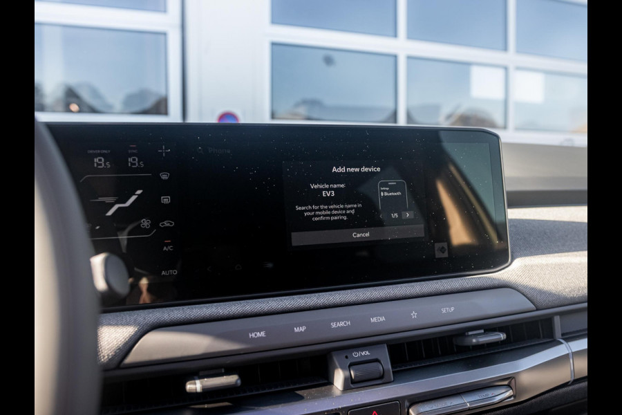 Kia EV3 Plus Advanced 81.4 kWh | Uit voorraad, dus snel rijden | 600km Rijbereik | Navi | 19" | Adapt. Cruise | Clima | Schuif/Kanteldak | Stoel&Stuurverw. | Priv Glass | BSM | Harman Kardon Kia EV3 Plus Advanced 81.4 kWh | Uit voorraad, dus snel rijden | 600km Rijbereik | Navi | 19" | Adapt. Cruise | Clima | Schuif/Kanteldak | Stoel&Stuurverw. | Priv Glass | BSM | Harman Kardon