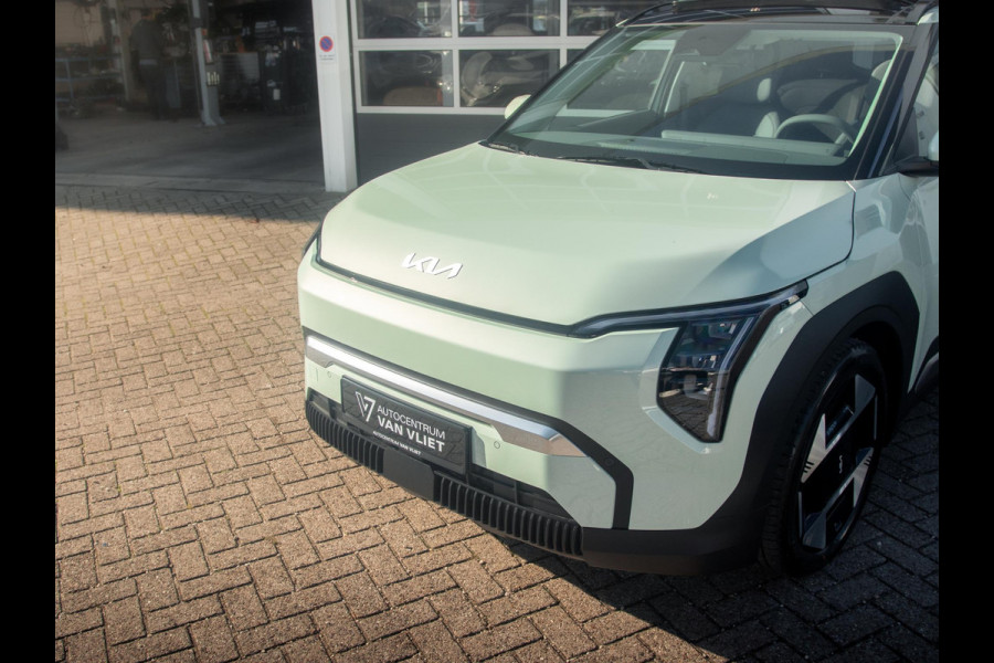 Kia EV3 Plus Advanced 81.4 kWh | Uit voorraad, dus snel rijden | 600km Rijbereik | Navi | 19" | Adapt. Cruise | Clima | Schuif/Kanteldak | Stoel&Stuurverw. | Priv Glass | BSM | Harman Kardon Kia EV3 Plus Advanced 81.4 kWh | Uit voorraad, dus snel rijden | 600km Rijbereik | Navi | 19" | Adapt. Cruise | Clima | Schuif/Kanteldak | Stoel&Stuurverw. | Priv Glass | BSM | Harman Kardon
