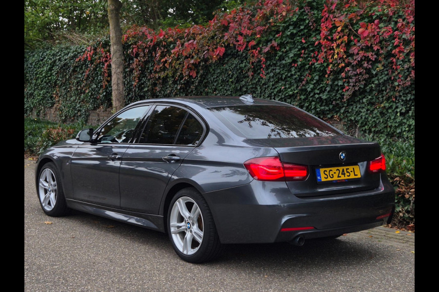 BMW 3-serie M Sport Shadow Executive Edition Apple CarPlay Alcantara LED NAP NL Rijklaar - Garantie inbegrepen!