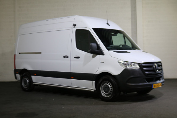 Mercedes-Benz eSprinter L2 H2 55 kWh Airco 270gr Achterdeuren Mercedes-Benz eSprinter L2 H2 55 kWh Airco 270gr Achterdeuren