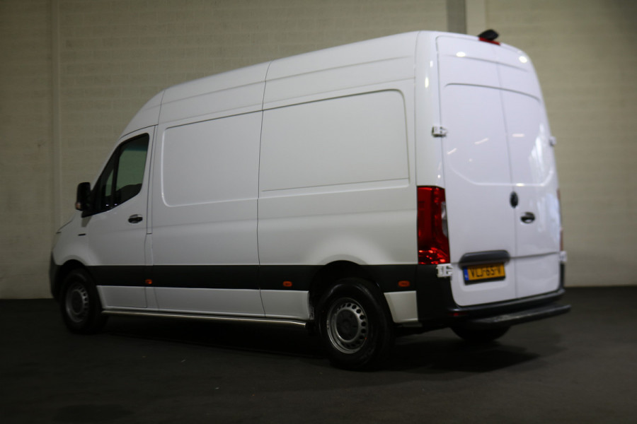 Mercedes-Benz eSprinter L2 H2 55 kWh Airco 270gr Achterdeuren Mercedes-Benz eSprinter L2 H2 55 kWh Airco 270gr Achterdeuren