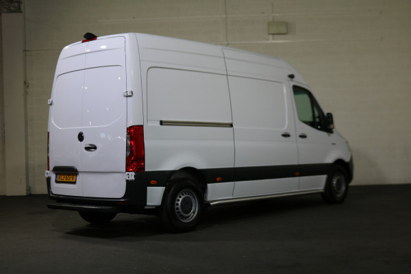 Mercedes-Benz eSprinter L2 H2 55 kWh Airco 270gr Achterdeuren Mercedes-Benz eSprinter L2 H2 55 kWh Airco 270gr Achterdeuren