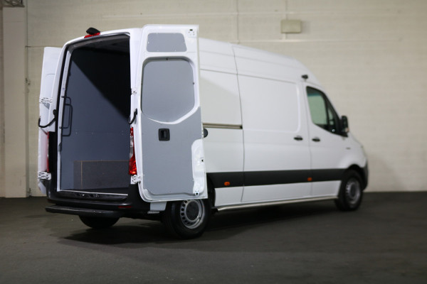 Mercedes-Benz eSprinter L2 H2 55 kWh Airco 270gr Achterdeuren Mercedes-Benz eSprinter L2 H2 55 kWh Airco 270gr Achterdeuren