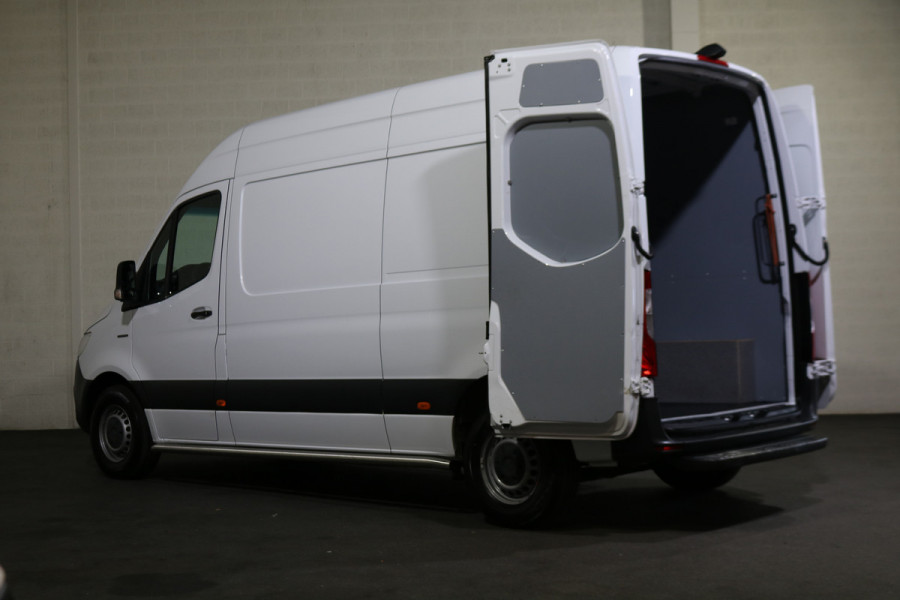 Mercedes-Benz eSprinter L2 H2 55 kWh Airco 270gr Achterdeuren Mercedes-Benz eSprinter L2 H2 55 kWh Airco 270gr Achterdeuren