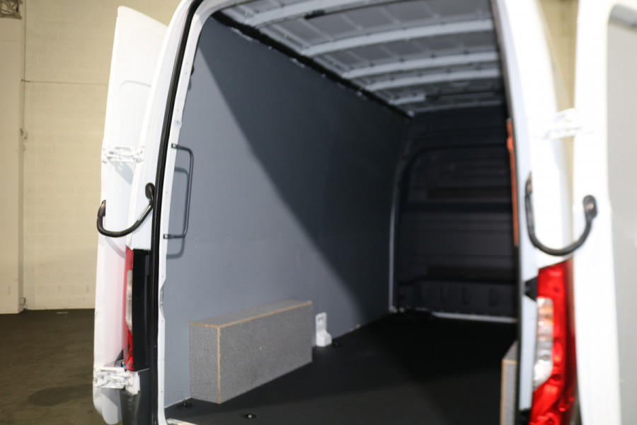 Mercedes-Benz eSprinter L2 H2 55 kWh Airco 270gr Achterdeuren Mercedes-Benz eSprinter L2 H2 55 kWh Airco 270gr Achterdeuren