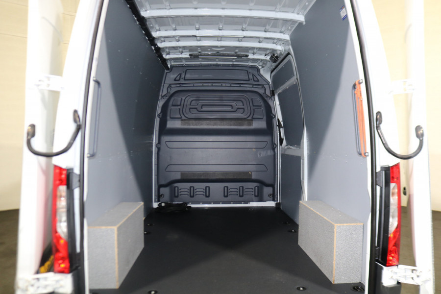 Mercedes-Benz eSprinter L2 H2 55 kWh Airco 270gr Achterdeuren Mercedes-Benz eSprinter L2 H2 55 kWh Airco 270gr Achterdeuren