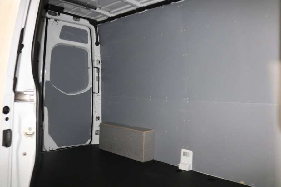 Mercedes-Benz eSprinter L2 H2 55 kWh Airco 270gr Achterdeuren Mercedes-Benz eSprinter L2 H2 55 kWh Airco 270gr Achterdeuren