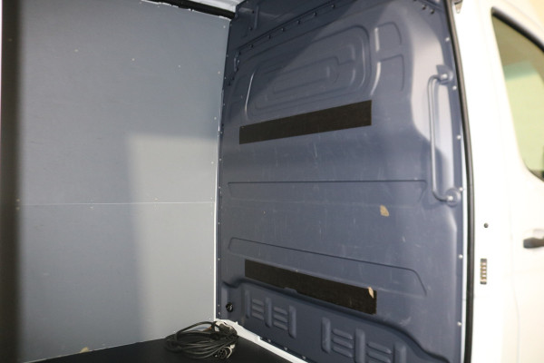 Mercedes-Benz eSprinter L2 H2 55 kWh Airco 270gr Achterdeuren Mercedes-Benz eSprinter L2 H2 55 kWh Airco 270gr Achterdeuren