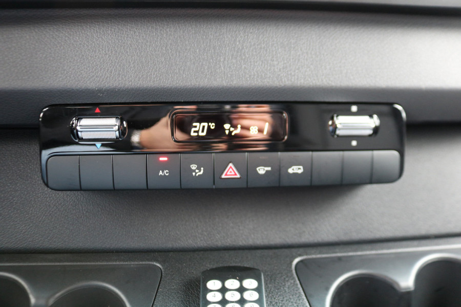 Mercedes-Benz eSprinter L2 H2 55 kWh Airco 270gr Achterdeuren Mercedes-Benz eSprinter L2 H2 55 kWh Airco 270gr Achterdeuren