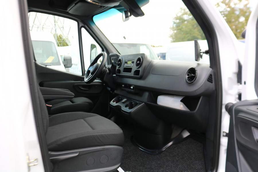 Mercedes-Benz eSprinter L2 H2 55 kWh Airco 270gr Achterdeuren Mercedes-Benz eSprinter L2 H2 55 kWh Airco 270gr Achterdeuren