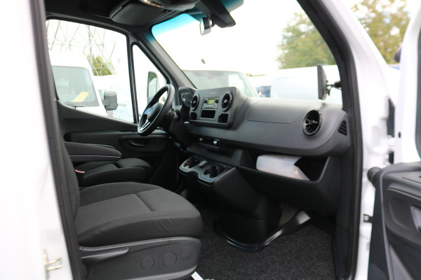 Mercedes-Benz eSprinter L2 H2 55 kWh Airco 270gr Achterdeuren Mercedes-Benz eSprinter L2 H2 55 kWh Airco 270gr Achterdeuren
