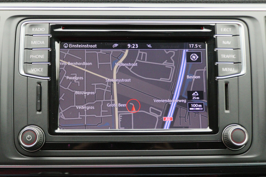 Volkswagen Transporter 2.0 TDI L2H1 DC Highline Automaat Navigatie, Cruise, Trekhaak, DAB, PDC, Bluetooth