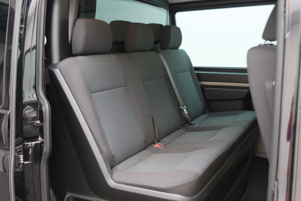 Volkswagen Transporter 2.0 TDI L2H1 DC Highline Automaat Navigatie, Cruise, Trekhaak, DAB, PDC, Bluetooth