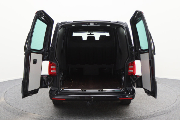 Volkswagen Transporter 2.0 TDI L2H1 DC Highline Automaat Navigatie, Cruise, Trekhaak, DAB, PDC, Bluetooth