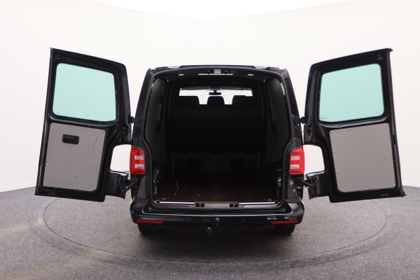Volkswagen Transporter 2.0 TDI L2H1 DC Highline Automaat Navigatie, Cruise, Trekhaak, DAB, PDC, Bluetooth