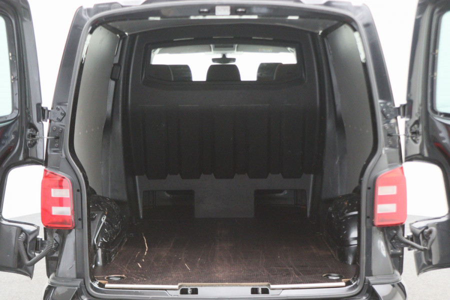 Volkswagen Transporter 2.0 TDI L2H1 DC Highline Automaat Navigatie, Cruise, Trekhaak, DAB, PDC, Bluetooth