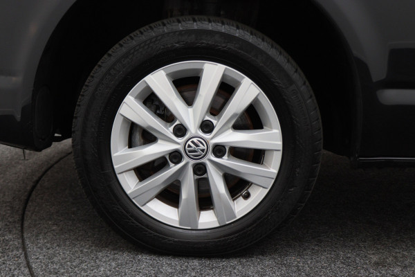Volkswagen Transporter 2.0 TDI L2H1 DC Highline Automaat Navigatie, Cruise, Trekhaak, DAB, PDC, Bluetooth
