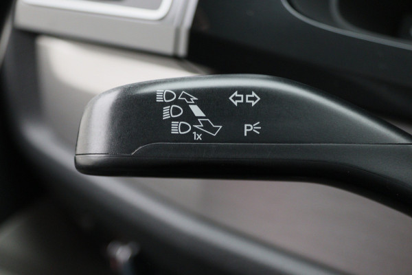 Volkswagen Transporter 2.0 TDI L2H1 DC Highline Automaat Navigatie, Cruise, Trekhaak, DAB, PDC, Bluetooth