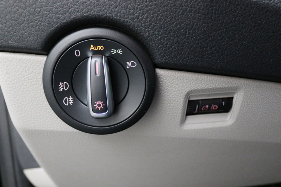 Volkswagen Transporter 2.0 TDI L2H1 DC Highline Automaat Navigatie, Cruise, Trekhaak, DAB, PDC, Bluetooth