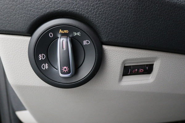 Volkswagen Transporter 2.0 TDI L2H1 DC Highline Automaat Navigatie, Cruise, Trekhaak, DAB, PDC, Bluetooth