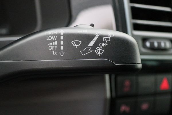 Volkswagen Transporter 2.0 TDI L2H1 DC Highline Automaat Navigatie, Cruise, Trekhaak, DAB, PDC, Bluetooth