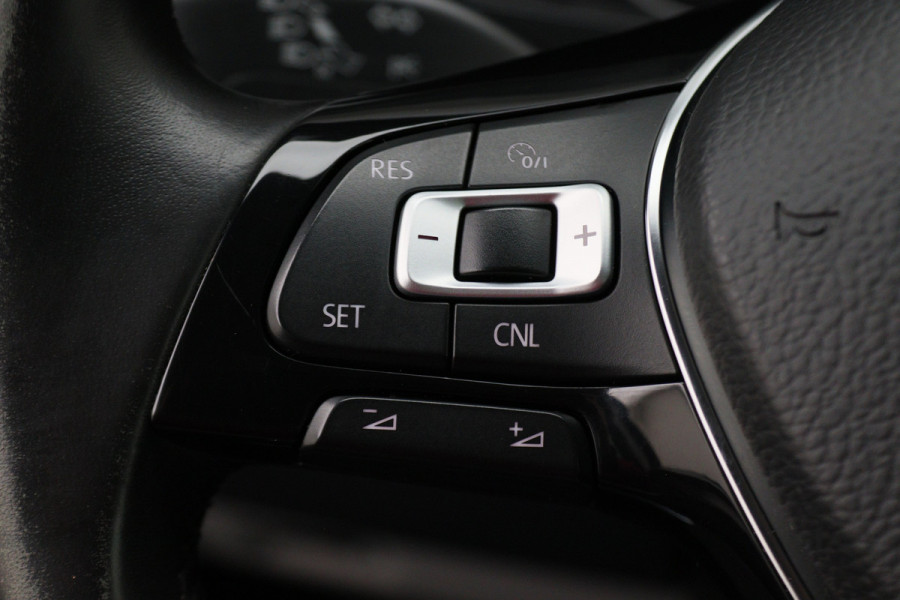 Volkswagen Transporter 2.0 TDI L2H1 DC Highline Automaat Navigatie, Cruise, Trekhaak, DAB, PDC, Bluetooth