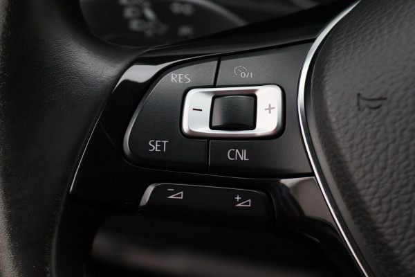 Volkswagen Transporter 2.0 TDI L2H1 DC Highline Automaat Navigatie, Cruise, Trekhaak, DAB, PDC, Bluetooth