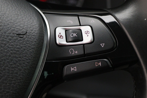 Volkswagen Transporter 2.0 TDI L2H1 DC Highline Automaat Navigatie, Cruise, Trekhaak, DAB, PDC, Bluetooth