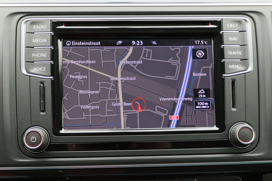 Volkswagen Transporter 2.0 TDI L2H1 DC Highline Automaat Navigatie, Cruise, Trekhaak, DAB, PDC, Bluetooth