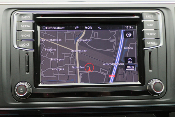 Volkswagen Transporter 2.0 TDI L2H1 DC Highline Automaat Navigatie, Cruise, Trekhaak, DAB, PDC, Bluetooth