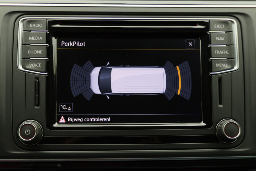 Volkswagen Transporter 2.0 TDI L2H1 DC Highline Automaat Navigatie, Cruise, Trekhaak, DAB, PDC, Bluetooth