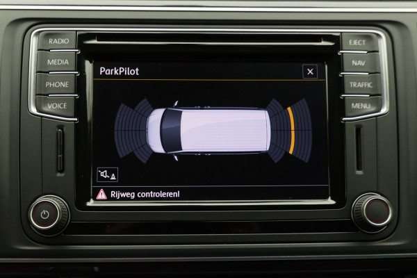 Volkswagen Transporter 2.0 TDI L2H1 DC Highline Automaat Navigatie, Cruise, Trekhaak, DAB, PDC, Bluetooth