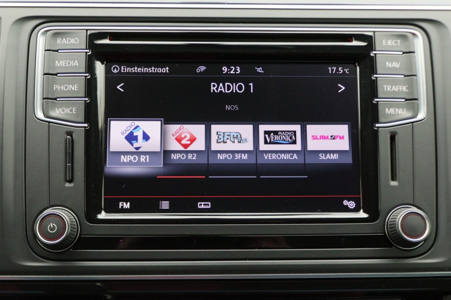 Volkswagen Transporter 2.0 TDI L2H1 DC Highline Automaat Navigatie, Cruise, Trekhaak, DAB, PDC, Bluetooth