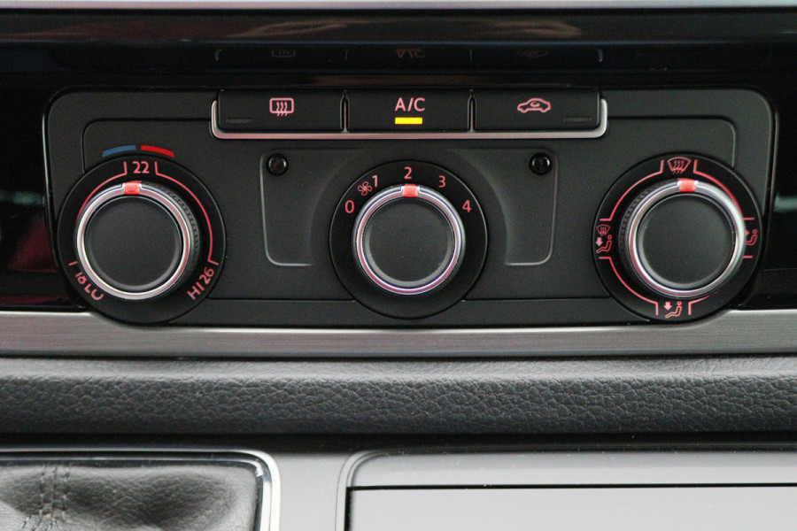 Volkswagen Transporter 2.0 TDI L2H1 DC Highline Automaat Navigatie, Cruise, Trekhaak, DAB, PDC, Bluetooth