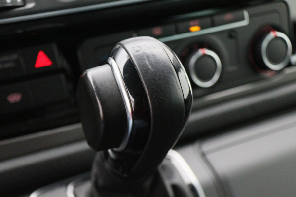 Volkswagen Transporter 2.0 TDI L2H1 DC Highline Automaat Navigatie, Cruise, Trekhaak, DAB, PDC, Bluetooth