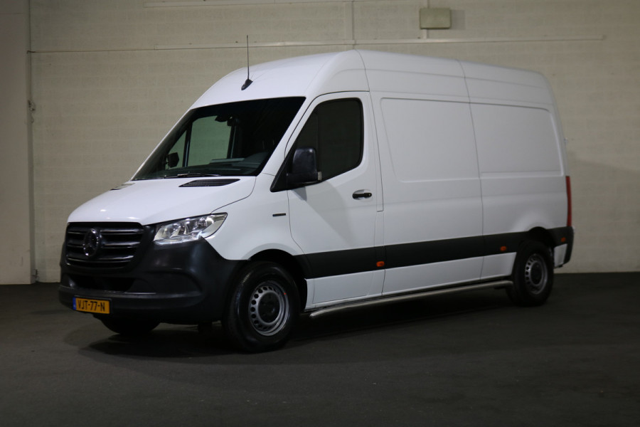 Mercedes-Benz eSprinter L2 H2 55 kWh Airco 270gr Achterdeuren Mercedes-Benz eSprinter L2 H2 55 kWh Airco 270gr Achterdeuren