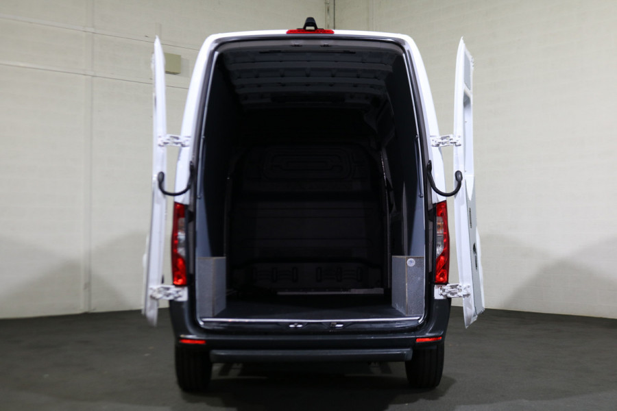 Mercedes-Benz eSprinter L2 H2 55 kWh Airco 270gr Achterdeuren Mercedes-Benz eSprinter L2 H2 55 kWh Airco 270gr Achterdeuren