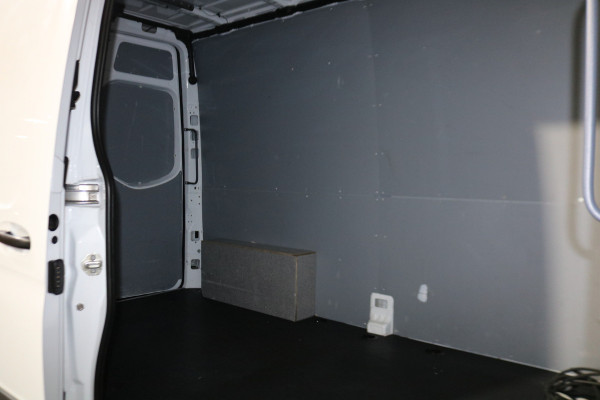 Mercedes-Benz eSprinter L2 H2 55 kWh Airco 270gr Achterdeuren Mercedes-Benz eSprinter L2 H2 55 kWh Airco 270gr Achterdeuren