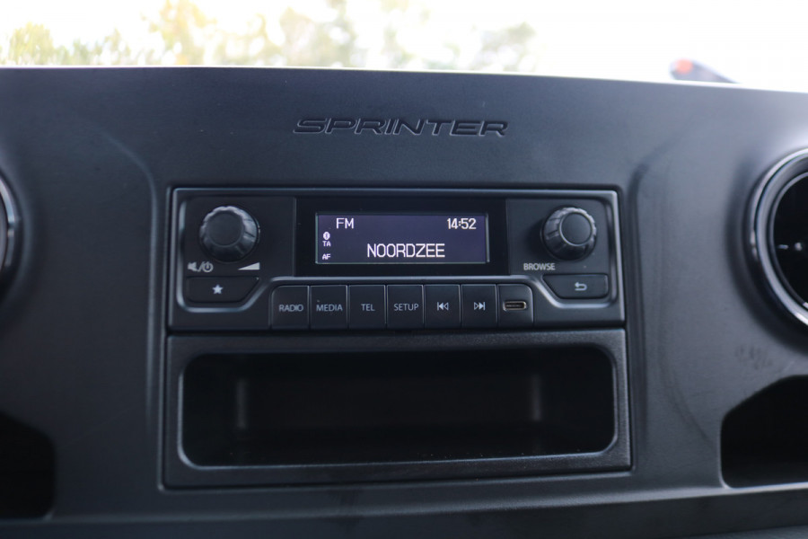 Mercedes-Benz eSprinter L2 H2 55 kWh Airco 270gr Achterdeuren Mercedes-Benz eSprinter L2 H2 55 kWh Airco 270gr Achterdeuren