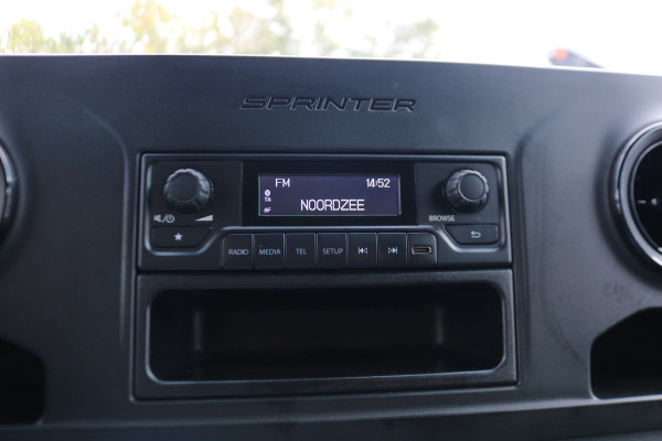 Mercedes-Benz eSprinter L2 H2 55 kWh Airco 270gr Achterdeuren Mercedes-Benz eSprinter L2 H2 55 kWh Airco 270gr Achterdeuren